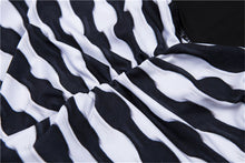 Load image into Gallery viewer, Zebra Stripe Textured Scrunch Leggings / Yoga Pants